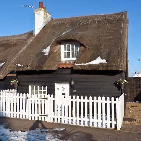 Little Thatch Villa Walton-on-the-Naze Exterior photo