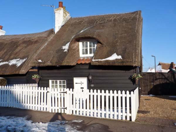 Little Thatch Villa Walton-on-the-Naze Exterior photo